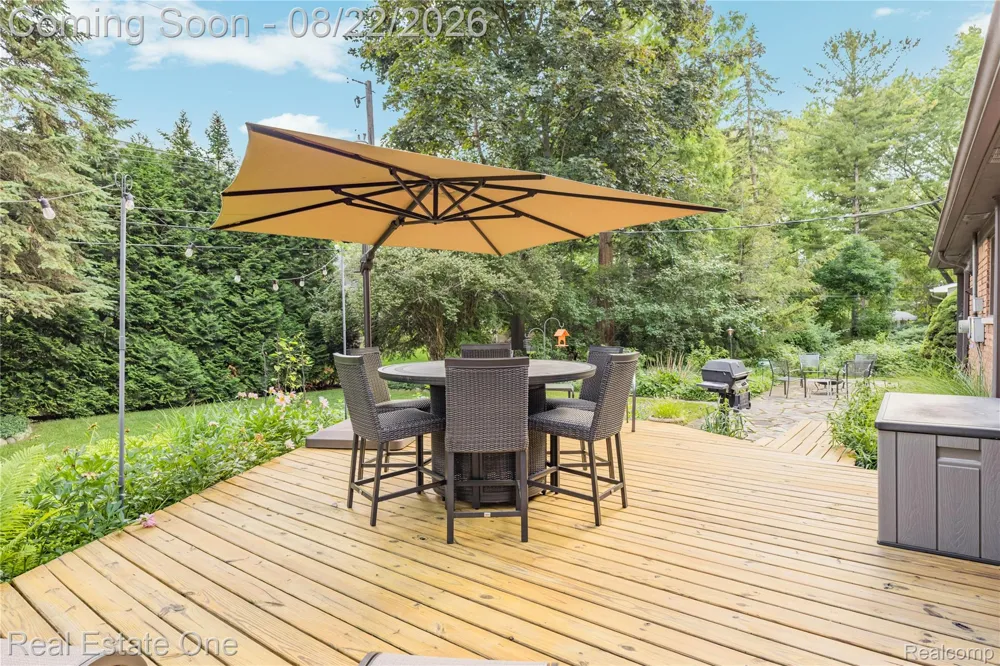 28330 E Blom Drive Harrison Charter Township, MI 48045