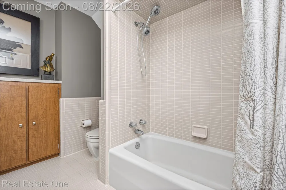 28330 E Blom Drive Harrison Charter Township, MI 48045