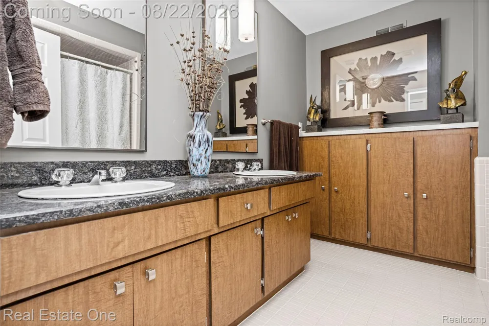 28330 E Blom Drive Harrison Charter Township, MI 48045