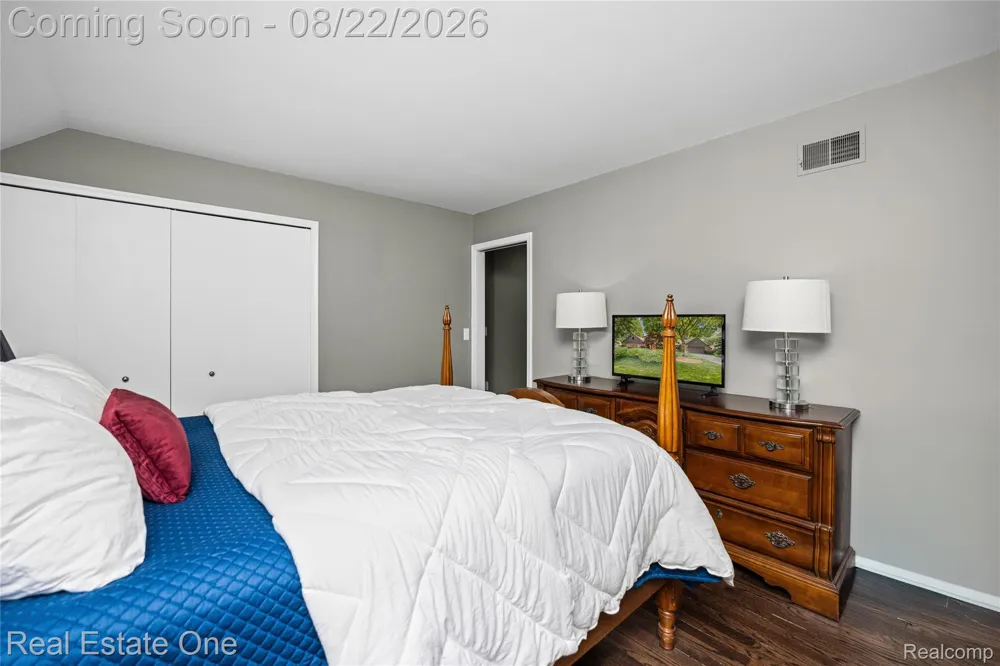 28330 E Blom Drive Harrison Charter Township, MI 48045