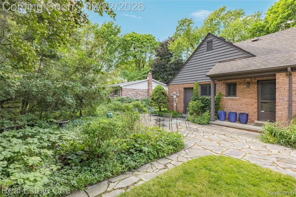 28330 E Blom Drive Harrison Charter Township, MI 48045