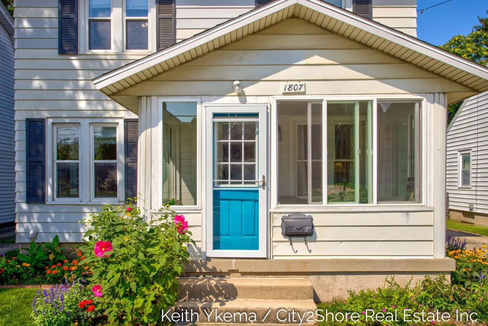 1807 Martindale Avenue SW Wyoming City, MI 49509