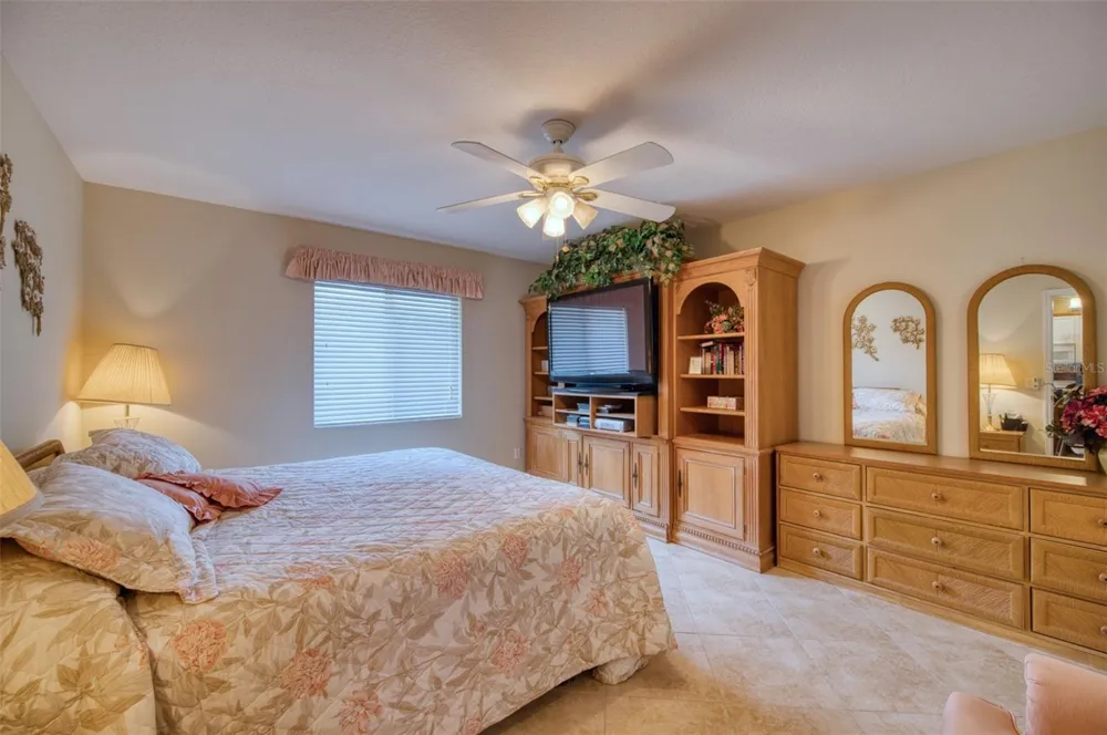 541 FALKLAND ROAD Venice, FL 34293