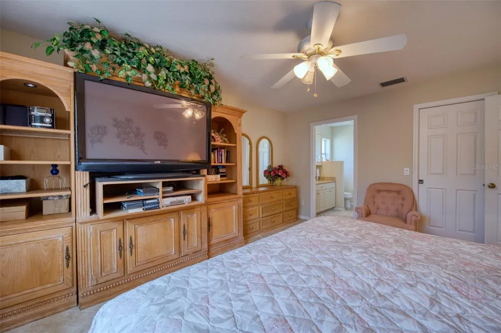 541 FALKLAND ROAD Venice, FL 34293