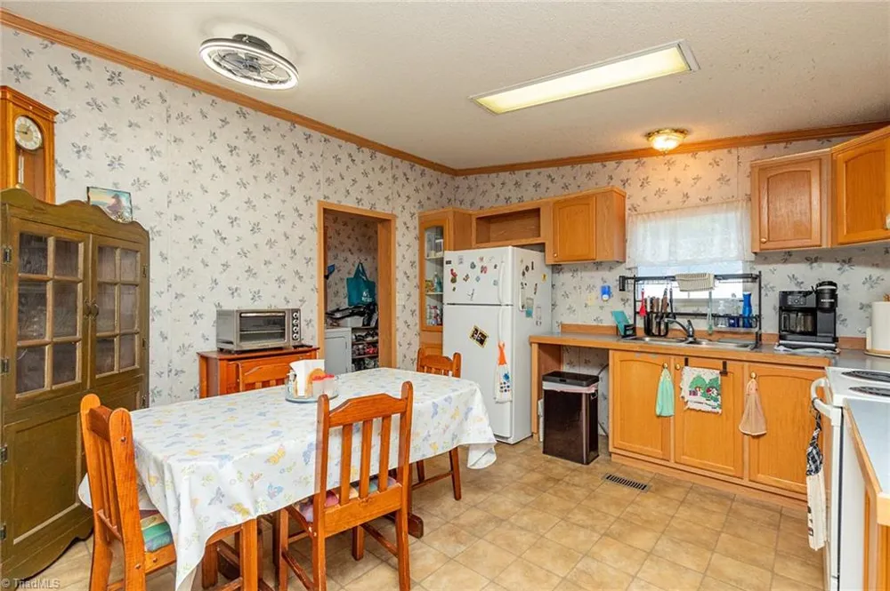 1025 E Holly Grove Road Lexington, NC 27292