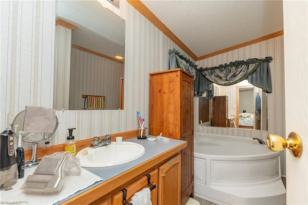 1025 E Holly Grove Road Lexington, NC 27292