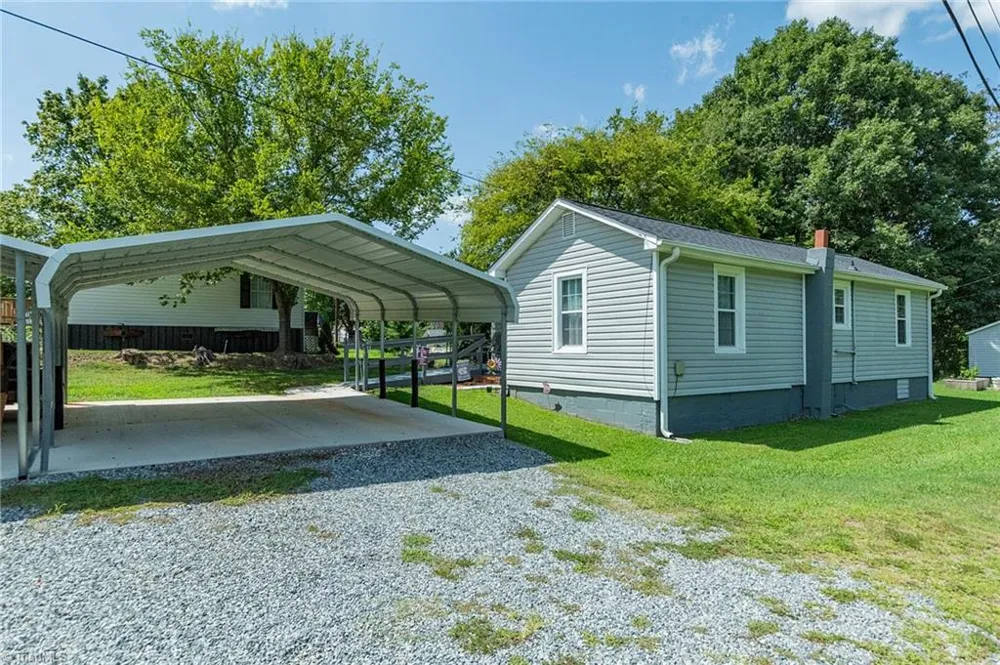 1025 E Holly Grove Road Lexington, NC 27292