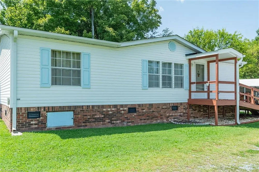 1025 E Holly Grove Road Lexington, NC 27292