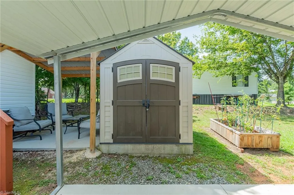 1025 E Holly Grove Road Lexington, NC 27292