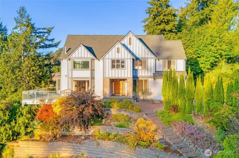 1015 Lone Tree Court