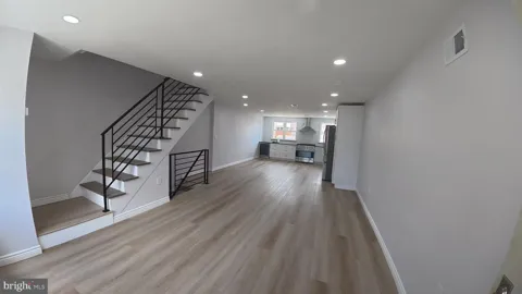 817 HILLCREST DRIVE