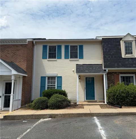 112 Charlestowne Circle