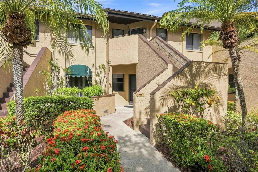 5726 ASHTON LAKE DRIVE #11 Sarasota, FL 34231