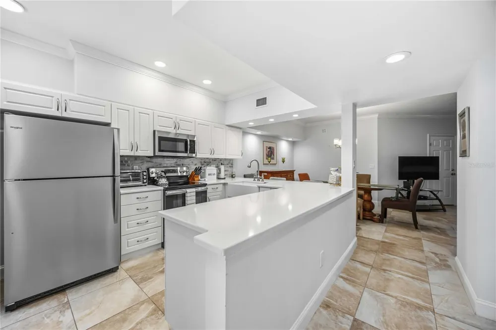 5726 ASHTON LAKE DRIVE #11 Sarasota, FL 34231