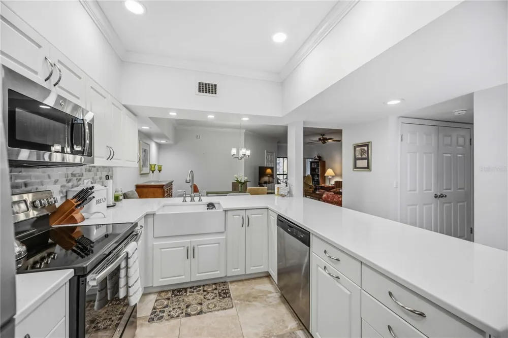 5726 ASHTON LAKE DRIVE #11 Sarasota, FL 34231