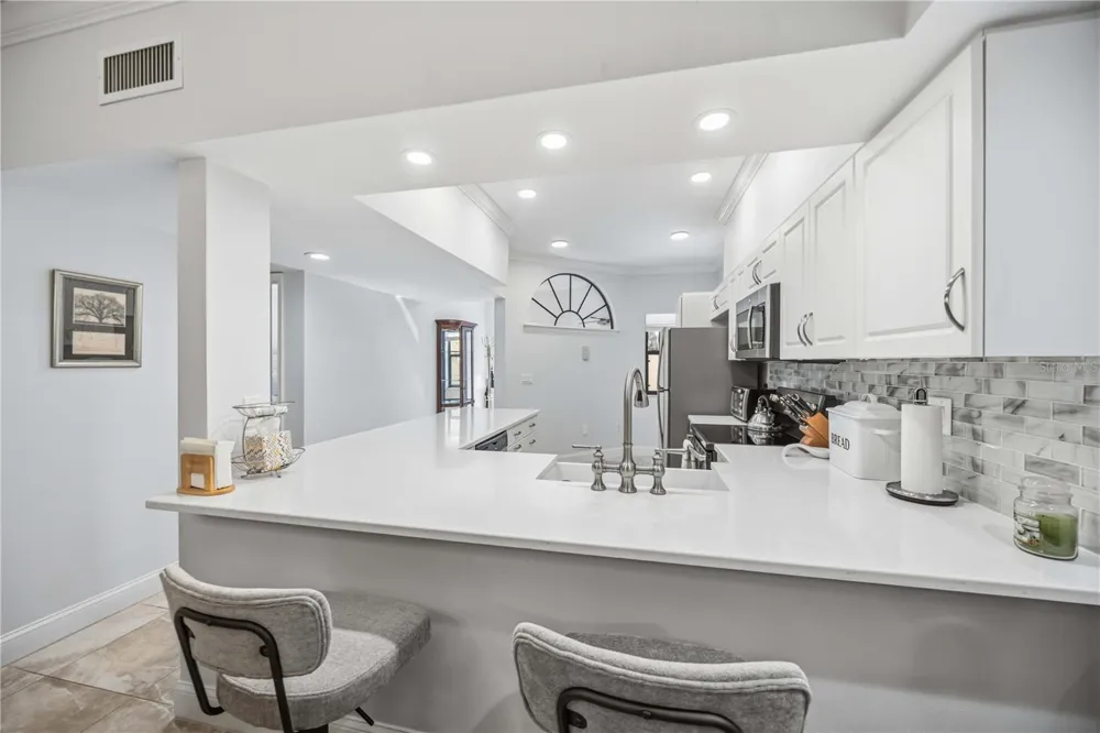 5726 ASHTON LAKE DRIVE #11 Sarasota, FL 34231