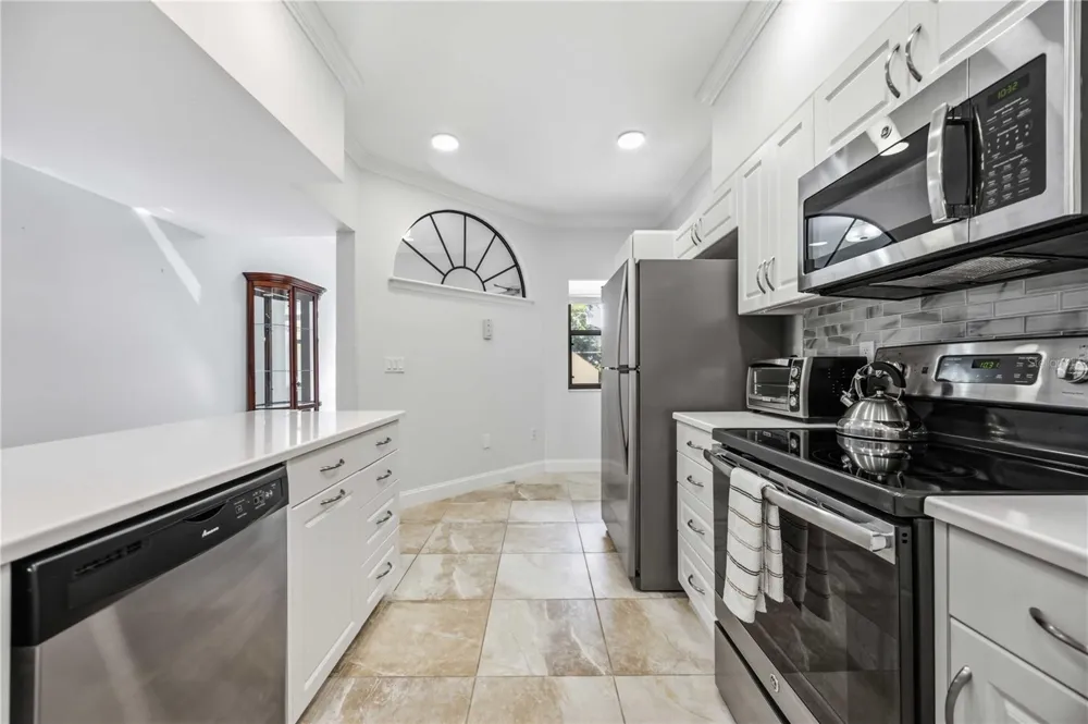 5726 ASHTON LAKE DRIVE #11 Sarasota, FL 34231