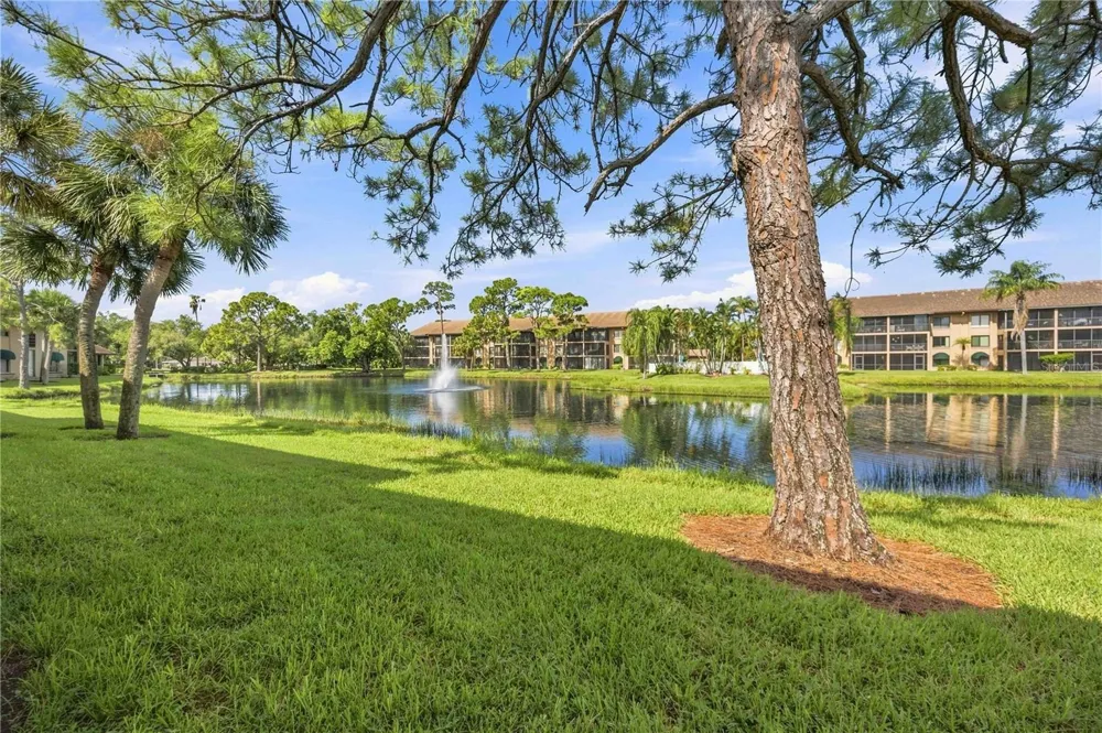 5726 ASHTON LAKE DRIVE #11 Sarasota, FL 34231