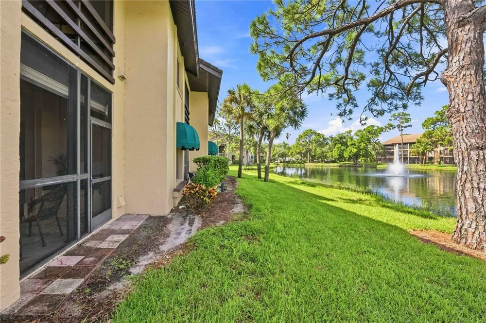5726 ASHTON LAKE DRIVE #11 Sarasota, FL 34231