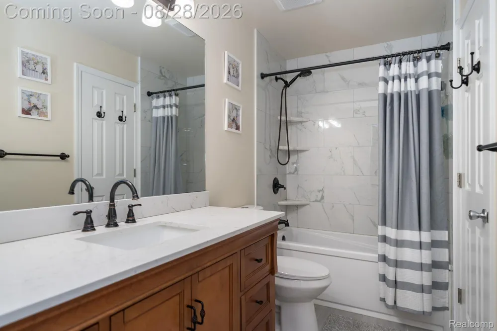 1952 Cedaredge Road Rochester Hills City, MI 48306
