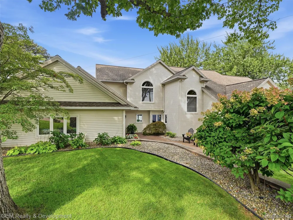 146 Castlewood Drive Columbia Township, MI 49230