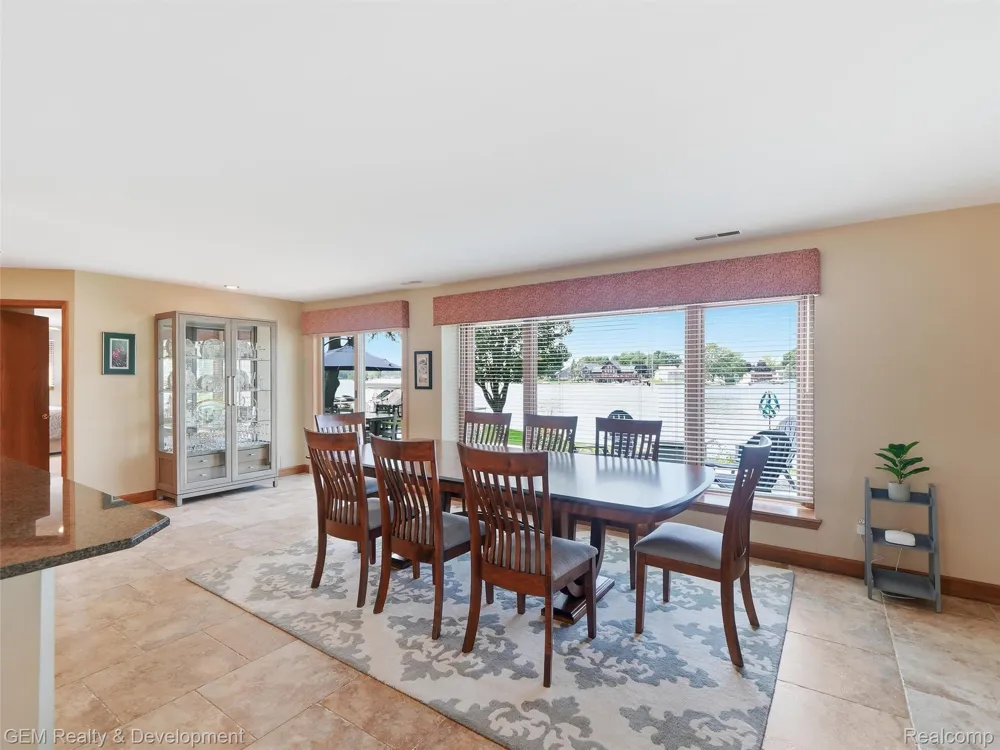 146 Castlewood Drive Columbia Township, MI 49230