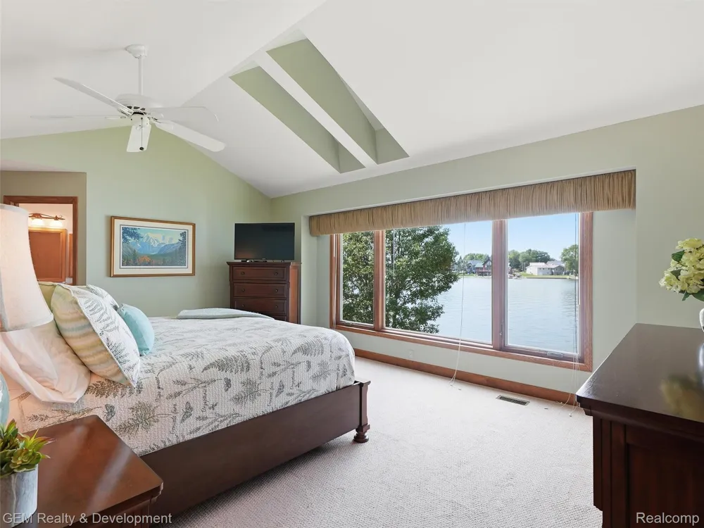 146 Castlewood Drive Columbia Township, MI 49230