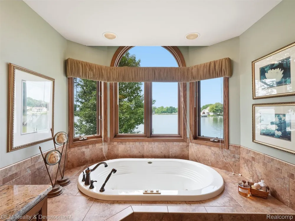 146 Castlewood Drive Columbia Township, MI 49230