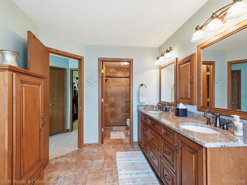 146 Castlewood Drive Columbia Township, MI 49230
