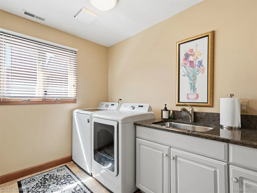 146 Castlewood Drive Columbia Township, MI 49230