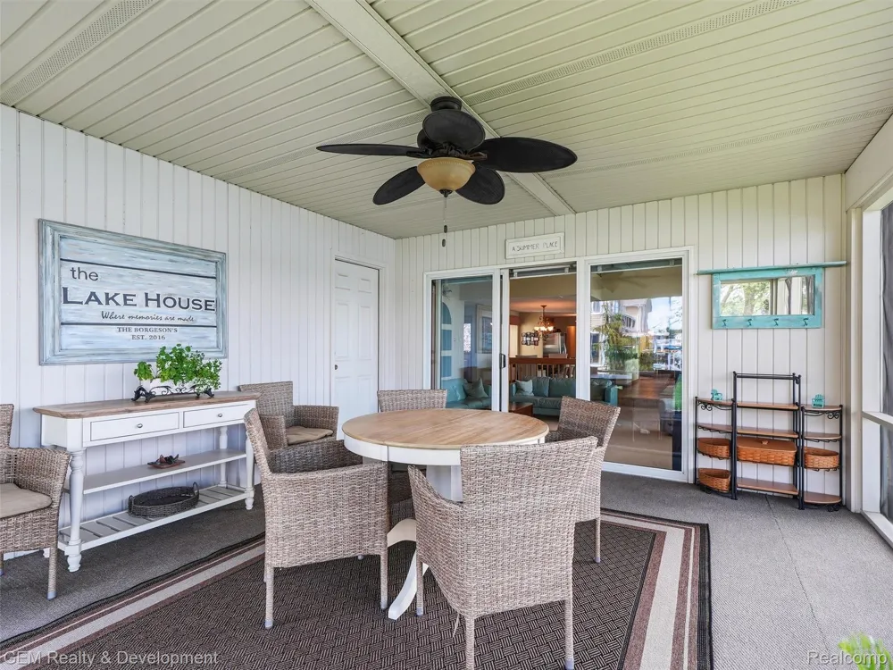 146 Castlewood Drive Columbia Township, MI 49230