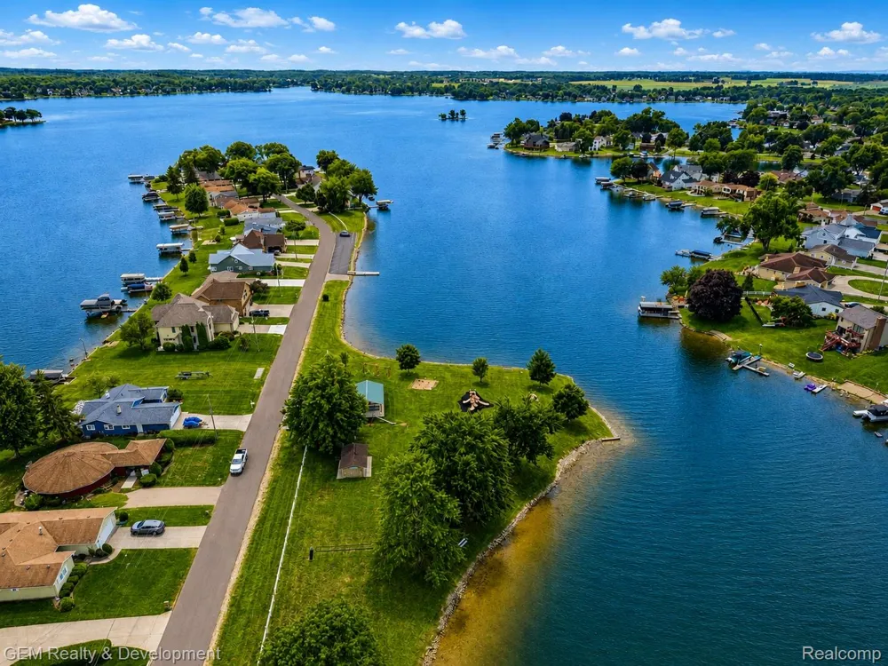 146 Castlewood Drive Columbia Township, MI 49230