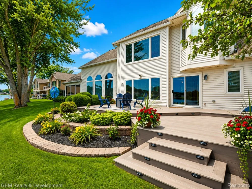 146 Castlewood Drive Columbia Township, MI 49230
