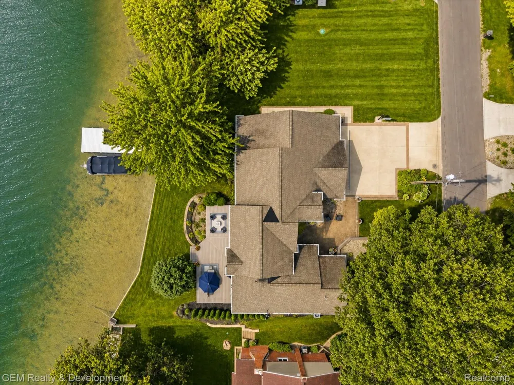 146 Castlewood Drive Columbia Township, MI 49230