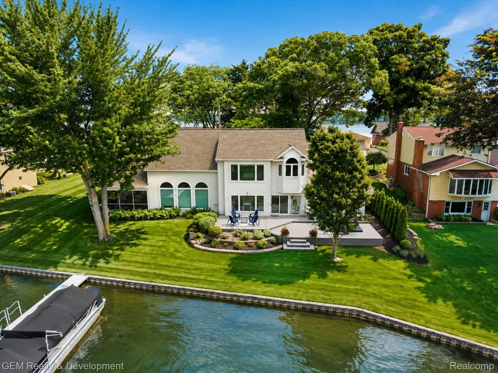146 Castlewood Drive Columbia Township, MI 49230