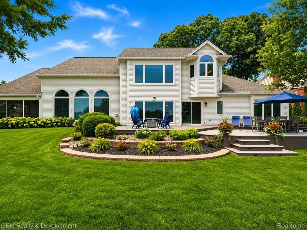 146 Castlewood Drive Columbia Township, MI 49230