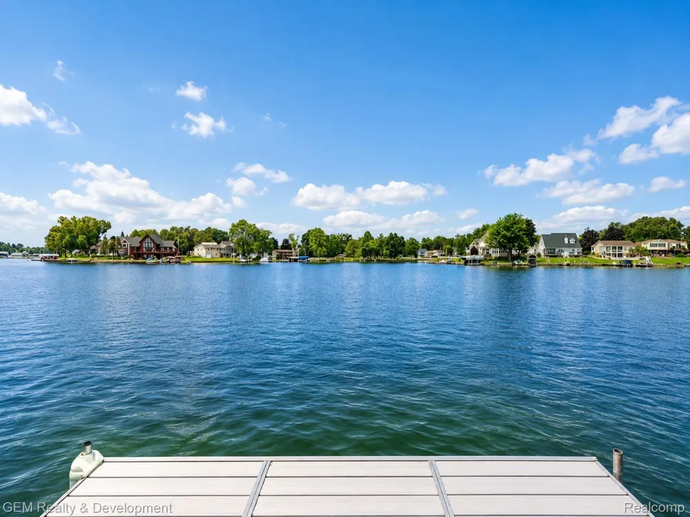 146 Castlewood Drive Columbia Township, MI 49230
