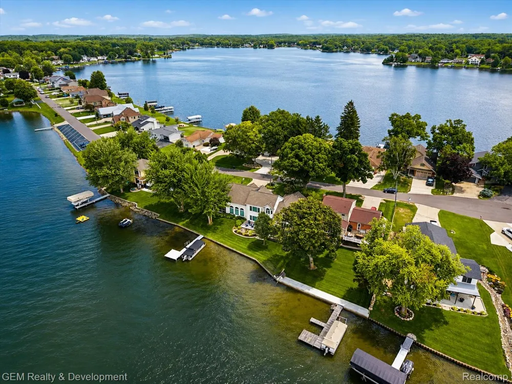 146 Castlewood Drive Columbia Township, MI 49230