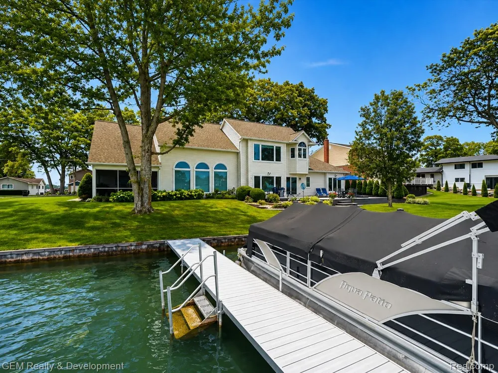 146 Castlewood Drive Columbia Township, MI 49230
