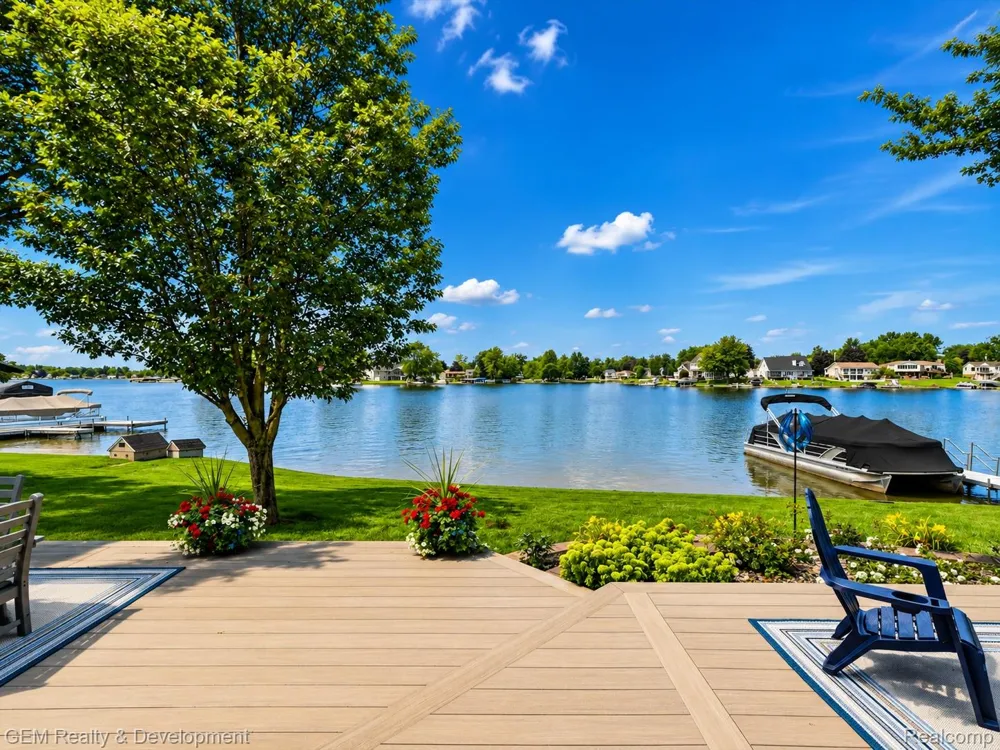 146 Castlewood Drive Columbia Township, MI 49230