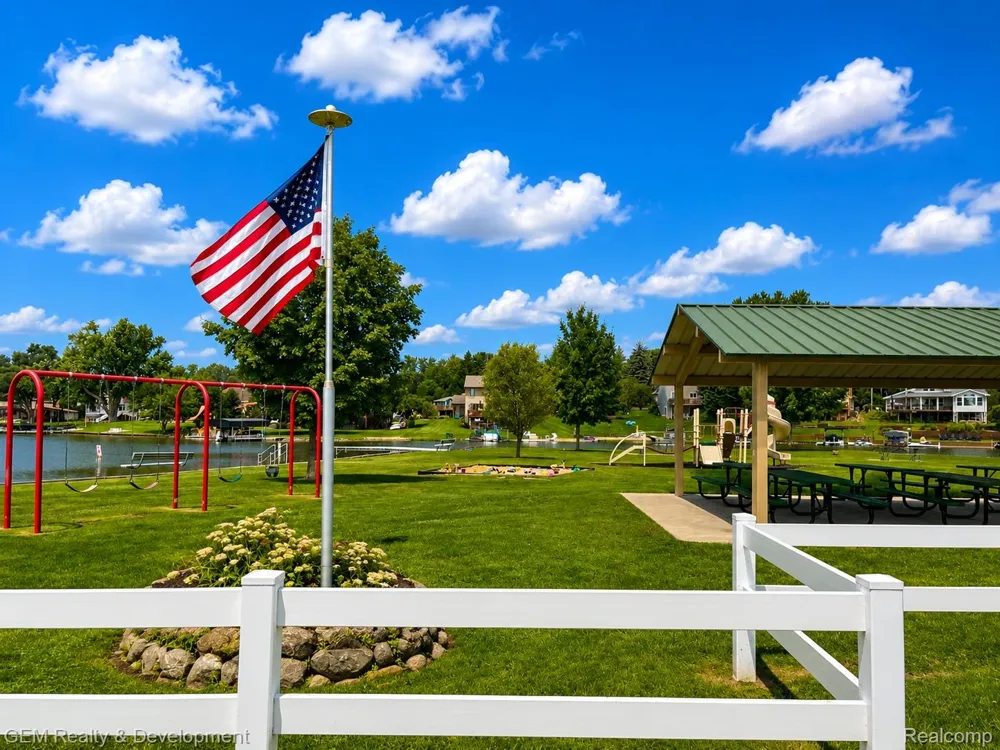 146 Castlewood Drive Columbia Township, MI 49230