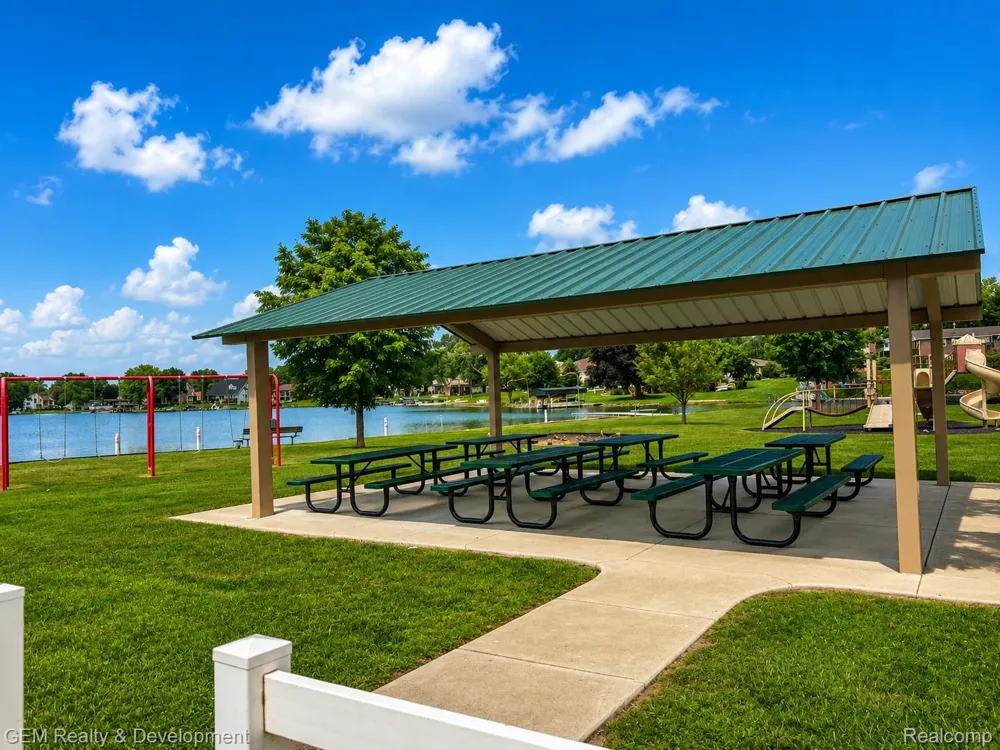 146 Castlewood Drive Columbia Township, MI 49230