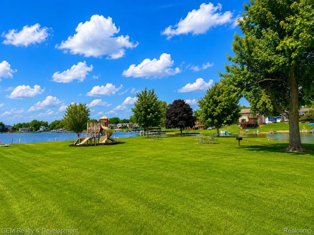 146 Castlewood Drive Columbia Township, MI 49230