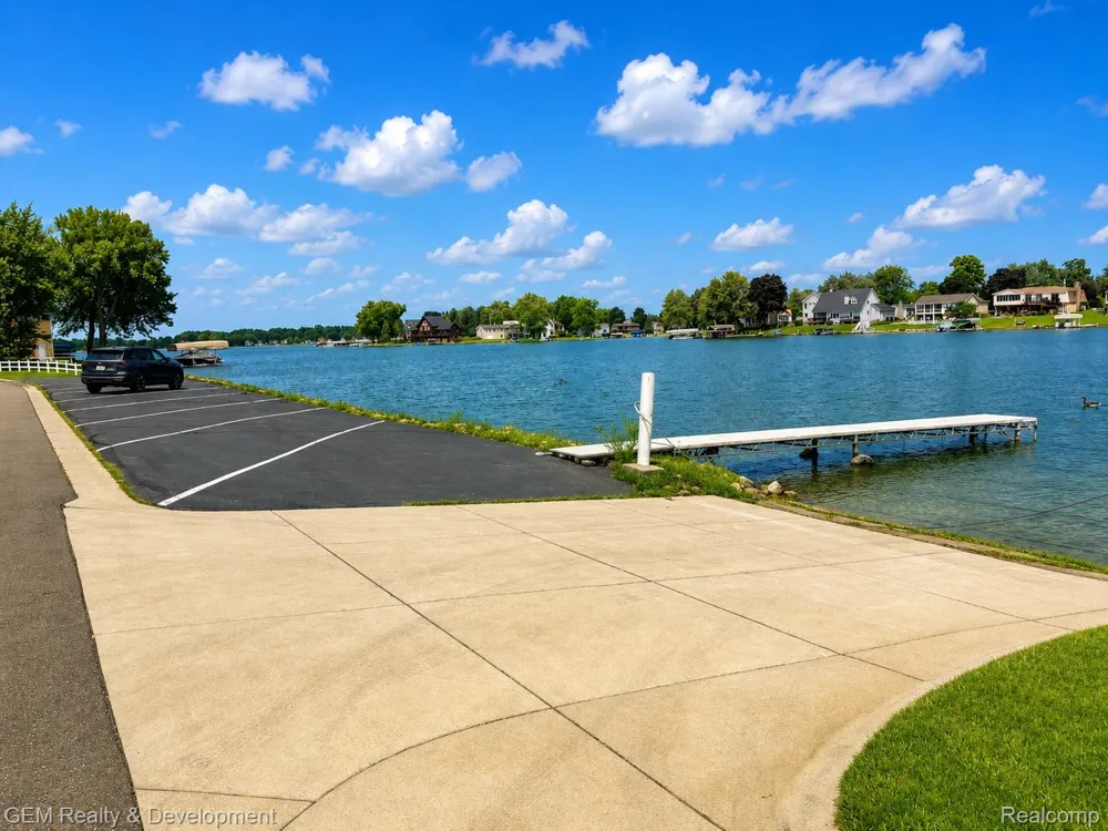 146 Castlewood Drive Columbia Township, MI 49230