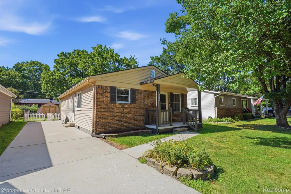 8834 Janis Street Shelby Charter Township, MI 48317