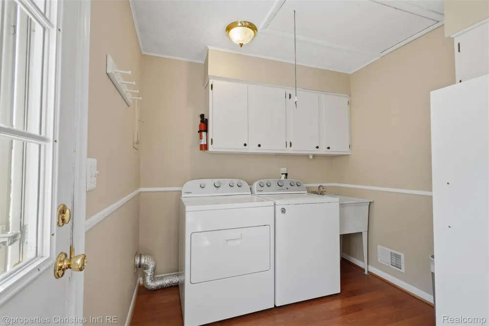 8834 Janis Street Shelby Charter Township, MI 48317