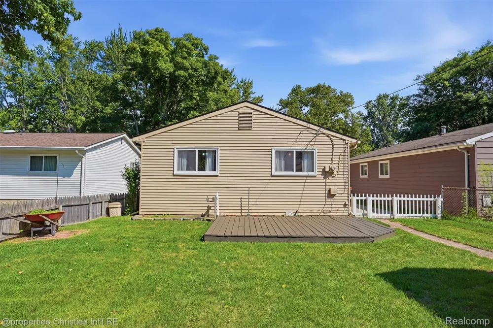 8834 Janis Street Shelby Charter Township, MI 48317
