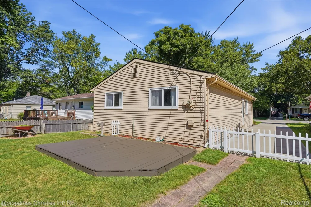 8834 Janis Street Shelby Charter Township, MI 48317
