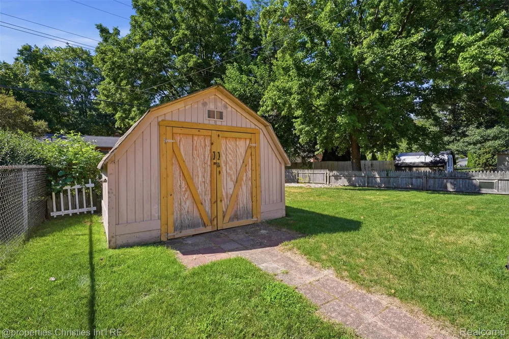 8834 Janis Street Shelby Charter Township, MI 48317