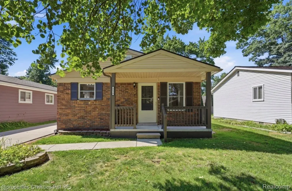 8834 Janis Street Shelby Charter Township, MI 48317
